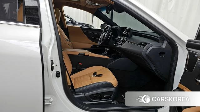 Lexus ES300h 7th generation 2024 Белый из Кореи, фото 2