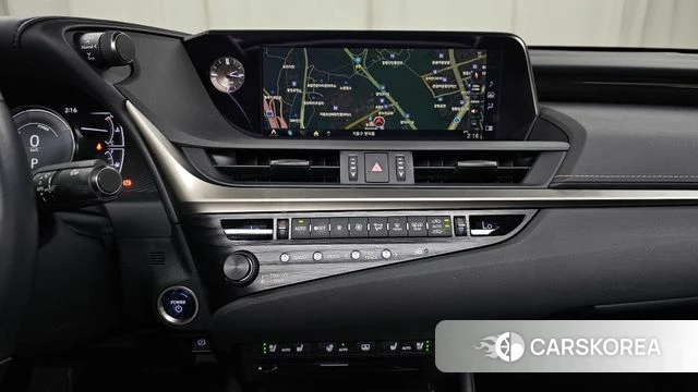 Lexus ES300h 7th generation 2018 Песочный из Кореи, фото 2
