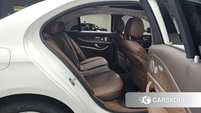 Mercedes-Benz E-Class W213 2019 Белый из Кореи, фото 2