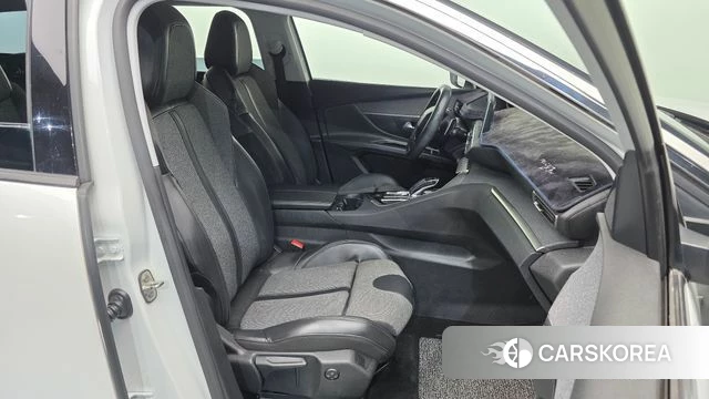 Peugeot 5008 second generation 2018 Белый из Кореи, фото 2