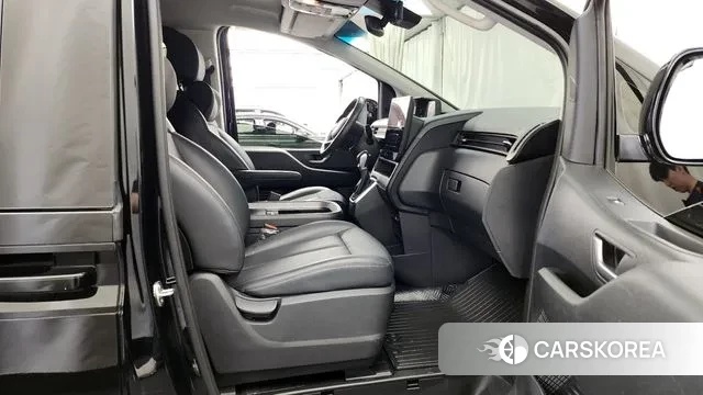 Hyundai Staria 2023 Черный из Кореи, фото 2