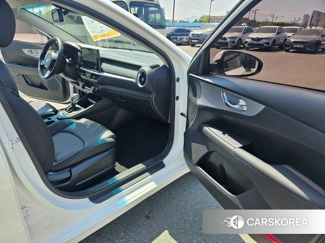 Kia The New K3 2nd generation 2021 Белый из Кореи, фото 2