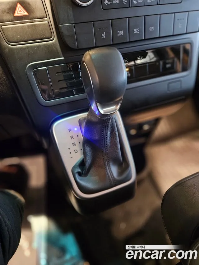 Hyundai Staria 2023 Желтый из Кореи, фото 2