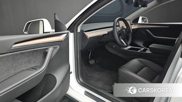 Tesla Model Y 2024 Белый из Кореи, фото 2