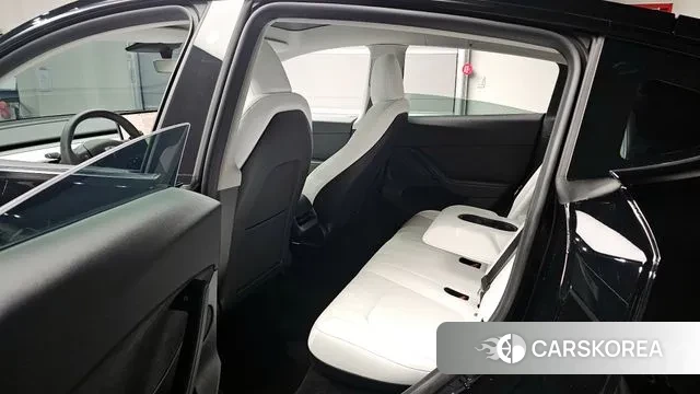 Tesla Model Y 2023 Черный из Кореи, фото 2