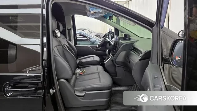 Hyundai Staria 2023 Черный из Кореи, фото 2