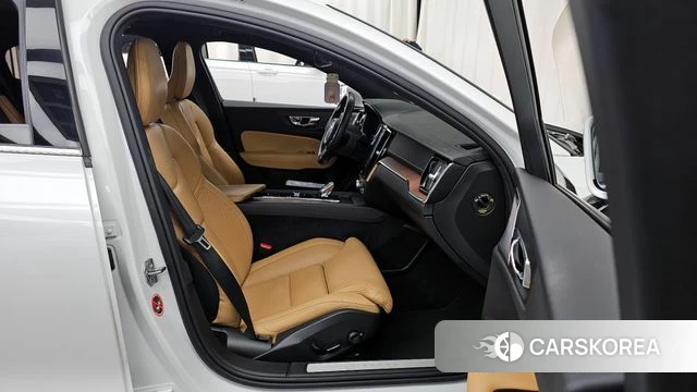 Volvo S60 3rd generation 2021 Белый из Кореи, фото 2