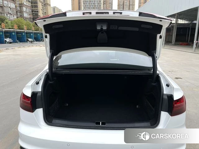 Audi A4L 2021 Белый из Китая, фото 2