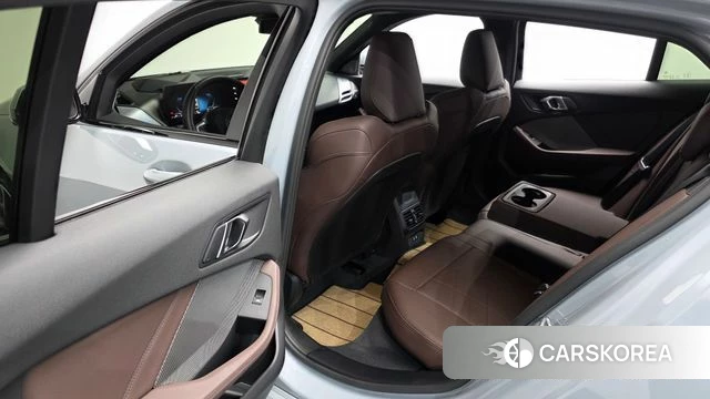BMW 1 Series (F70) 2025 Серебристо-серый из Кореи, фото 2