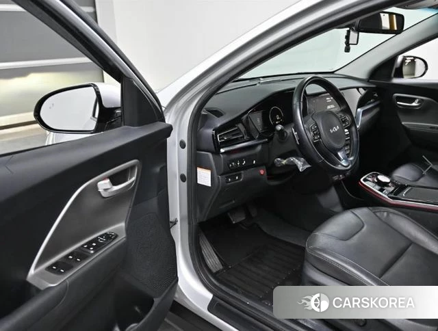Kia Niro Plus 2023 Серебристо-серый из Кореи, фото 2