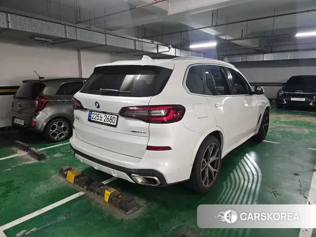 BMW X5 (G05) 2023 Белый из Кореи, фото 2