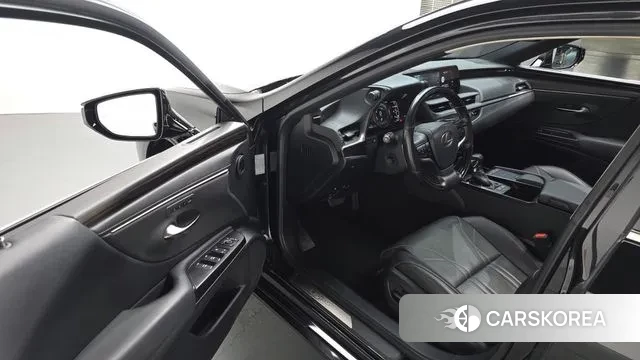 Lexus ES300h 7th generation 2020 Черный из Кореи, фото 2