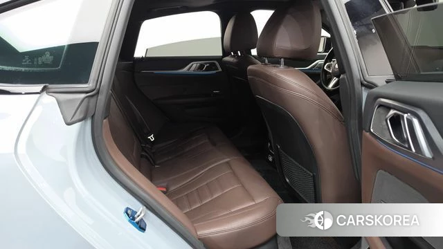 BMW i4 2022 Цвет галактики из Кореи, фото 2