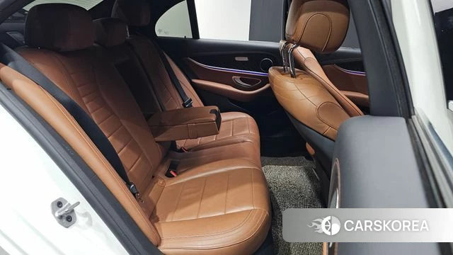Mercedes-Benz E-Class W213 2021 Белый из Кореи, фото 2