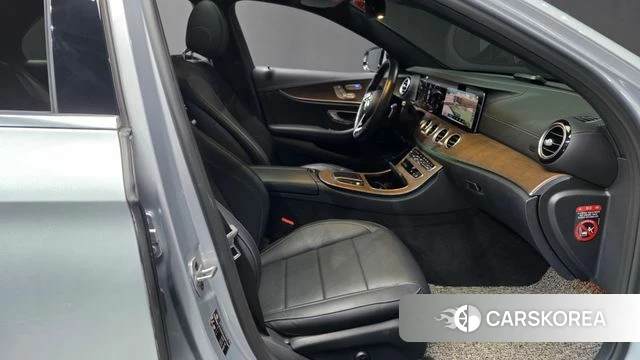 Mercedes-Benz E-Class W213 2021 Серебряный из Кореи, фото 2