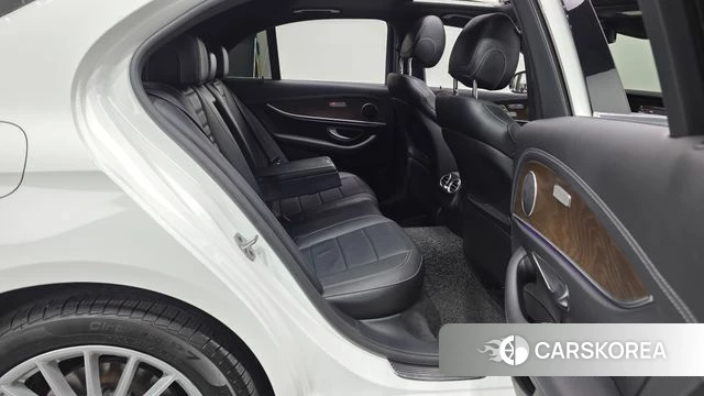 Mercedes-Benz E-Class W213 2022 Белый из Кореи, фото 2