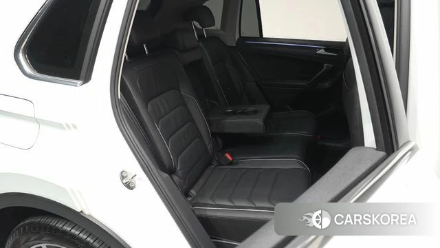 Volkswagen Tiguan second Generation 2023 Белый из Кореи, фото 2