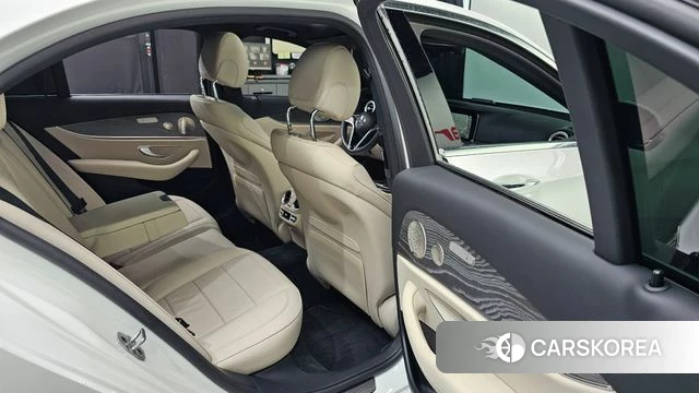 Mercedes-Benz E-Class W213 2022 Белый из Кореи, фото 2