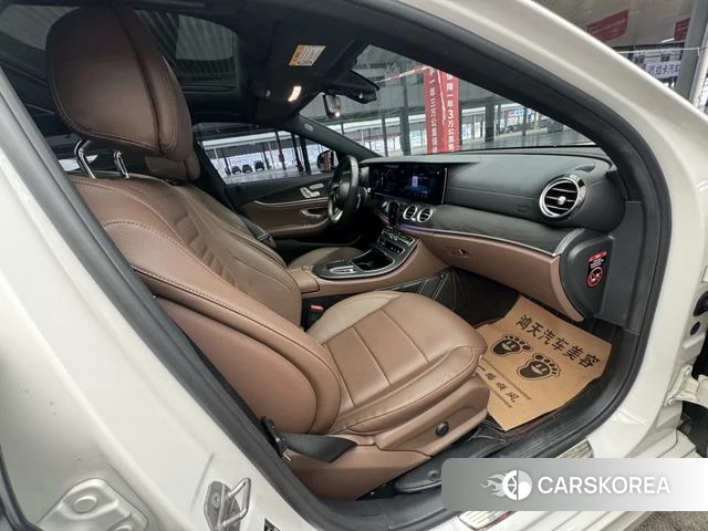 Mercedes-Benz E-class 2023 Белый из Китая, фото 2