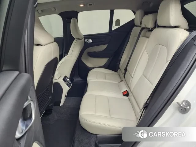 Volvo XC40 2025 Белый из Кореи, фото 2