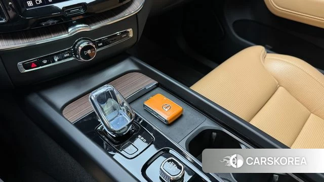 Volvo XC60 second Generation 2021 Серый из Кореи, фото 2