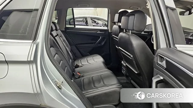 Volkswagen Tiguan second Generation 2019 Серебряный из Кореи, фото 2