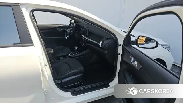 Kia The New K3 2nd generation 2022 Белый из Кореи, фото 2