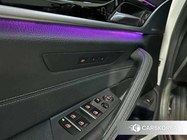 BMW 5 Series (G30) 2018 Черный из Кореи, фото 2