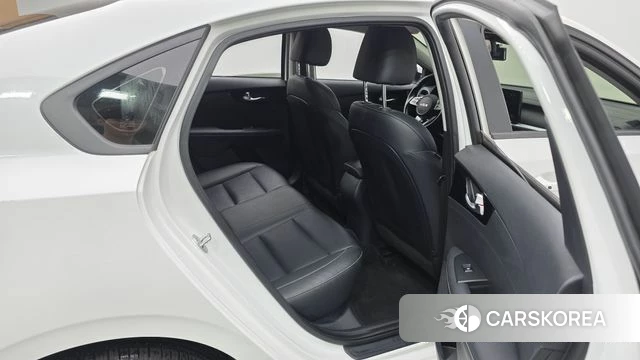 Kia The New K3 2nd generation 2023 Белый из Кореи, фото 2