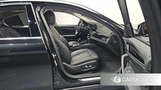 BMW 5 Series (G30) 2018 Черный из Кореи, фото 2