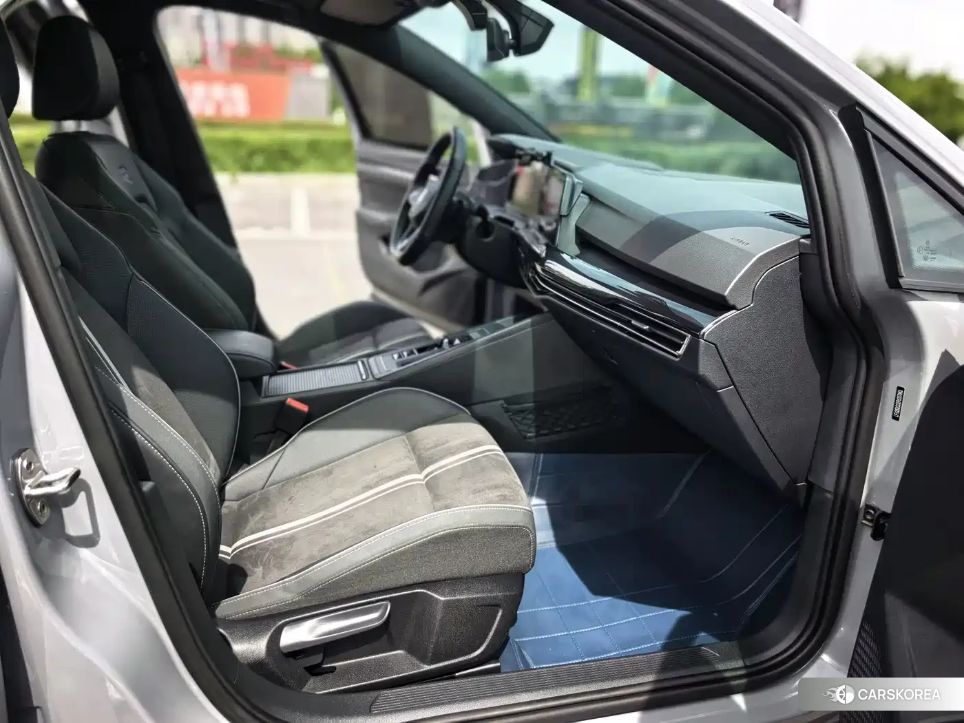 Volkswagen Golf 2023 Silver/gray из Китая, фото 2