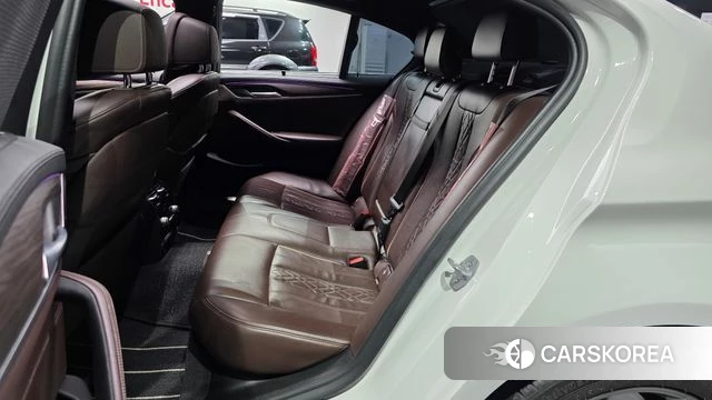 BMW 5 Series (G30) 2018 Белый из Кореи, фото 2