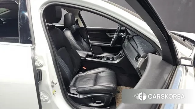 Jaguar XF (X260) 2018 Белый из Кореи, фото 2