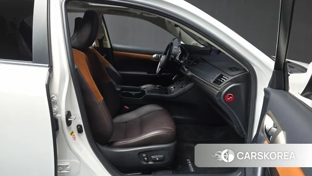 Lexus CT200h 2019 Белый из Кореи, фото 2