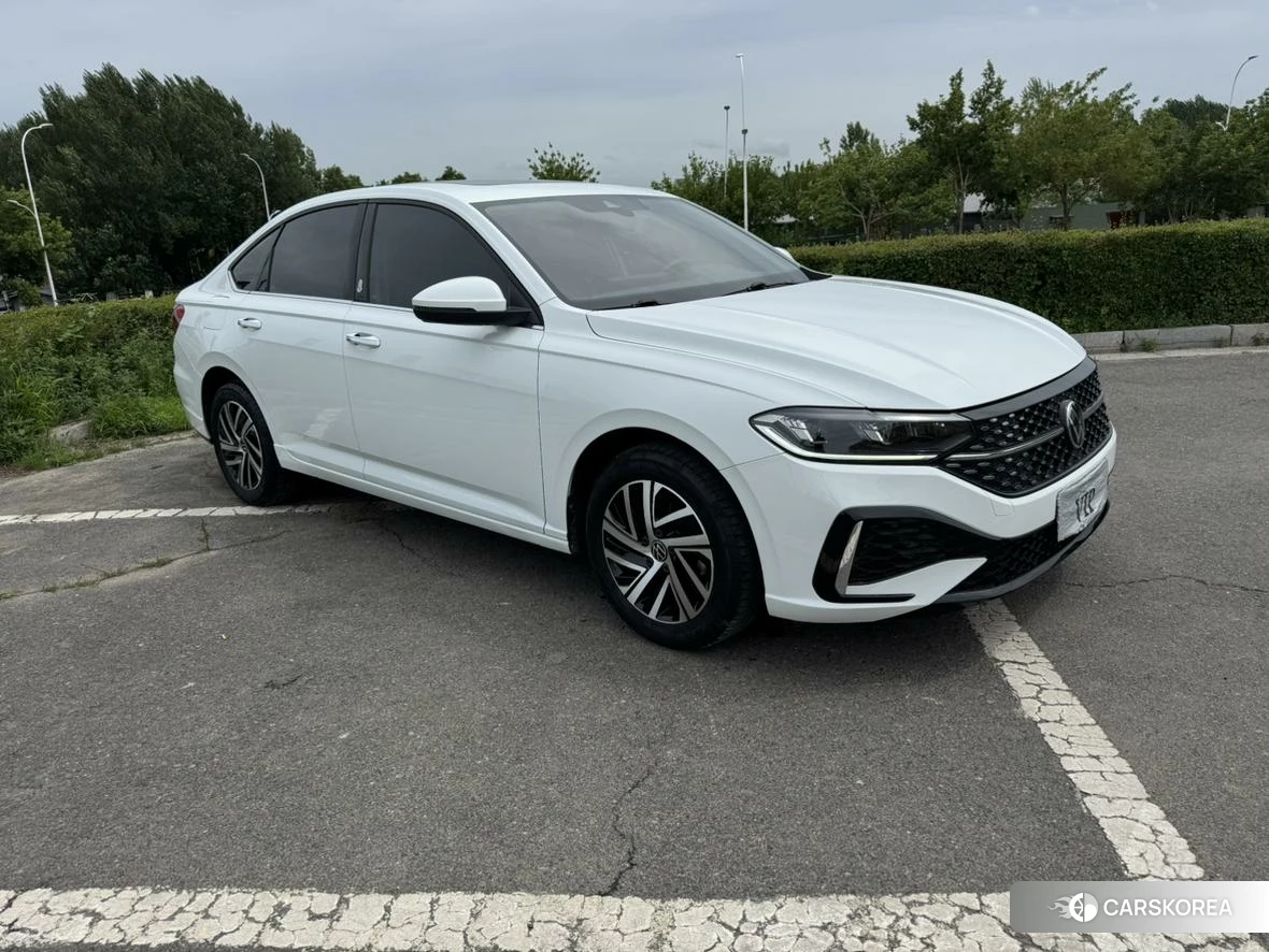 Volkswagen Lavida 2023 Белый из Китая, фото 2