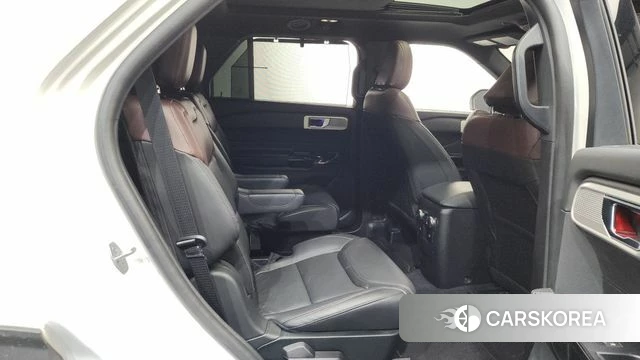 Ford Explorer 6th Generation 2022 Белый из Кореи, фото 2