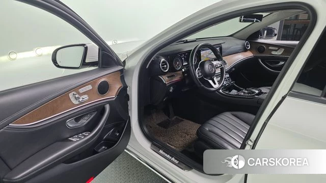 Mercedes-Benz E-Class W213 2019 Белый из Кореи, фото 2