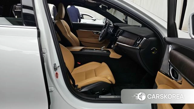 Volvo S90 2023 Белый из Кореи, фото 2