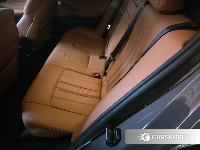 BMW 5 Series (G30) 2021 Серебристо-серый из Кореи, фото 2