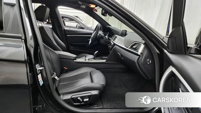 BMW 3 Series (F30) 2018 Черный из Кореи, фото 2