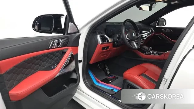 BMW X6M (G06) 2025 Белый из Кореи, фото 2