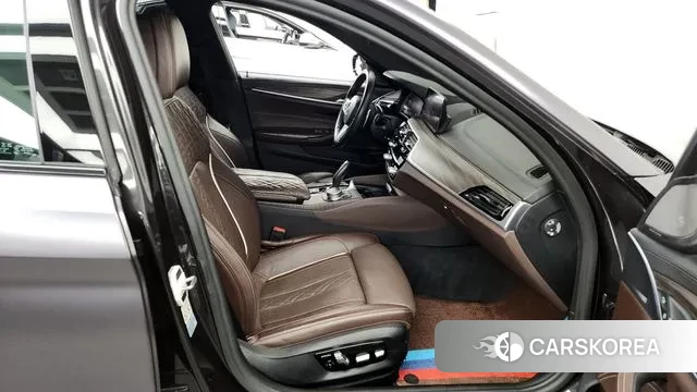 BMW 5 Series (G30) 2020 Серый из Кореи, фото 2