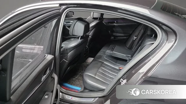 BMW 5 Series (G30) 2023 Серый из Кореи, фото 2