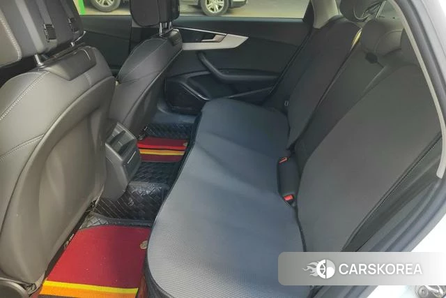 Audi A4L 2022 Белый из Китая, фото 2