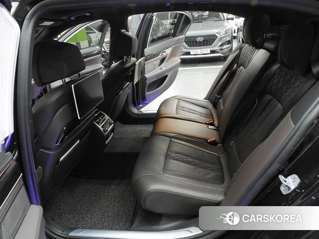 BMW 7 Series (G11) 2018 Черный из Кореи, фото 2