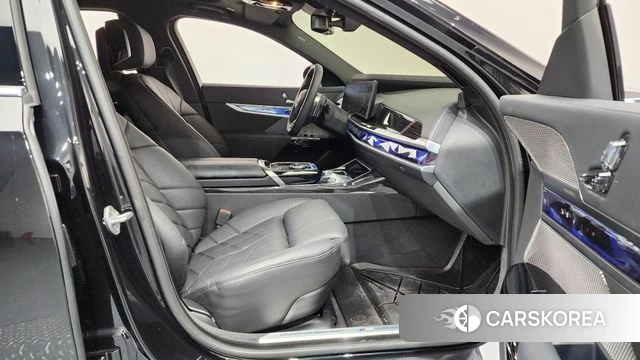 BMW 7 Series (G70) 2025 Черный из Кореи, фото 2