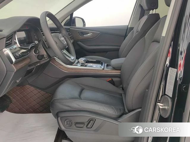 Audi Q7 2021 Черный из Китая, фото 2