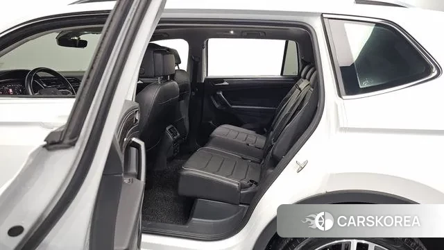 Volkswagen Tiguan Allspace 2023 Белый из Кореи, фото 2