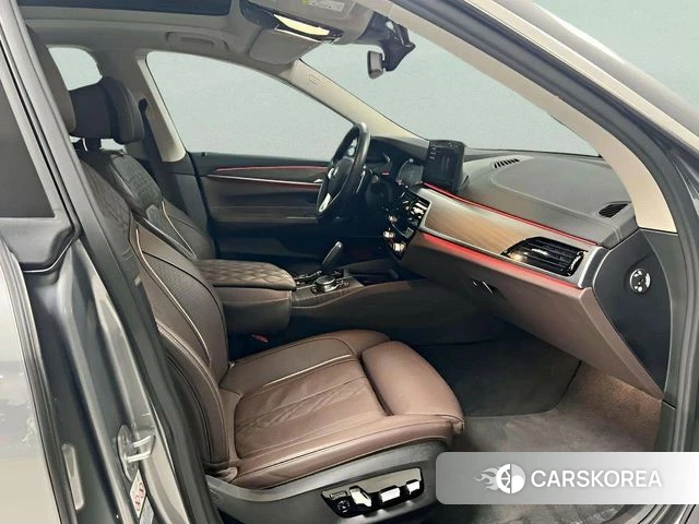 BMW 6 Series GT (G32) 2023 Серебристо-серый из Кореи, фото 2