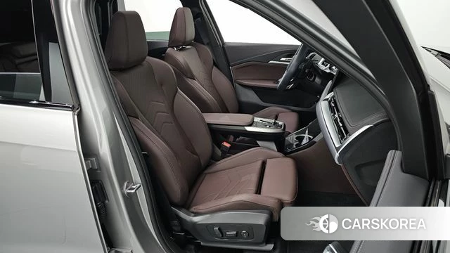 BMW X1 (U11) 2025 Серебристо-серый из Кореи, фото 2